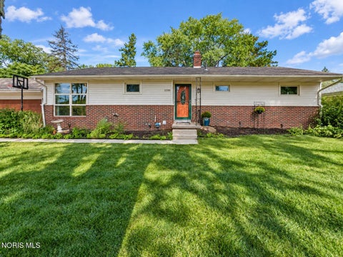 Photo of 3326 Winston Boulevard, Toledo, OH 43614 (MLS # 10012918)