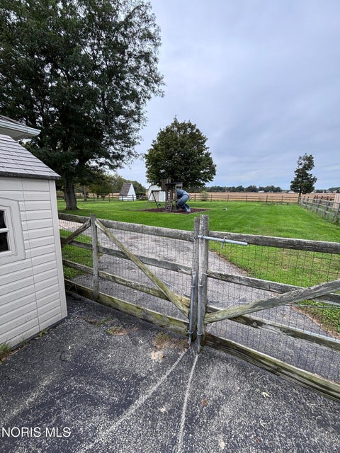 Tiny photo for 640 N Fostoria Road, Northwood, OH 43619 (MLS # 10014242)