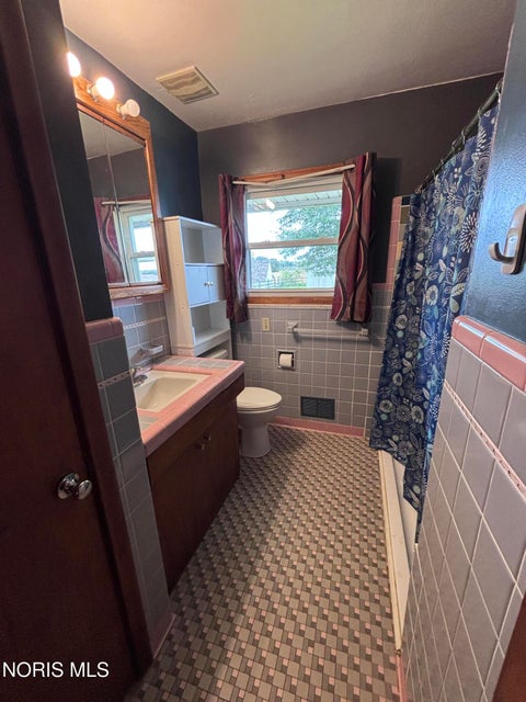 Tiny photo for 640 N Fostoria Road, Northwood, OH 43619 (MLS # 10014242)
