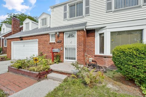 Tiny photo for 2920 Pemberton Drive, Toledo, OH 43606 (MLS # 10010646)