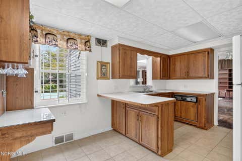 Tiny photo for 2920 Pemberton Drive, Toledo, OH 43606 (MLS # 10010646)