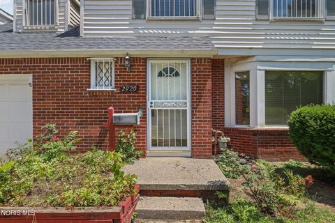 Tiny photo for 2920 Pemberton Drive, Toledo, OH 43606 (MLS # 10010646)