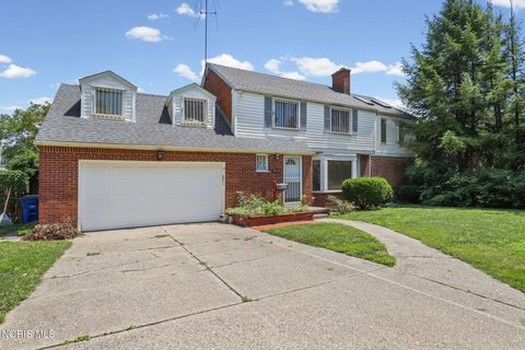 Tiny photo for 2920 Pemberton Drive, Toledo, OH 43606 (MLS # 10010646)