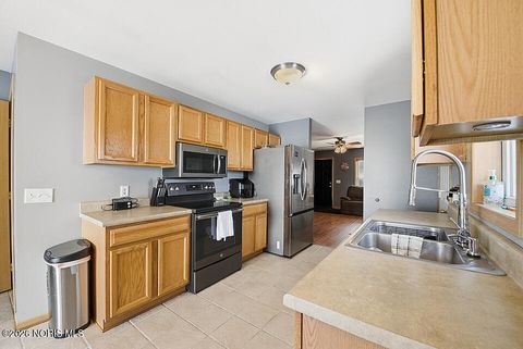 Tiny photo for 1898 Baker Way # 18, Findlay, OH 45840 (MLS # 10003202)