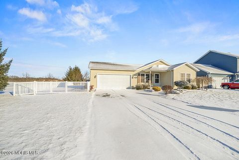 Tiny photo for 1898 Baker Way # 18, Findlay, OH 45840 (MLS # 10003202)