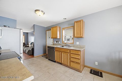 Tiny photo for 1898 Baker Way # 18, Findlay, OH 45840 (MLS # 10003202)