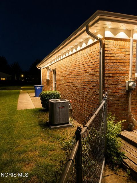 Tiny photo for 3043 Westbrook Drive, Toledo, OH 43613 (MLS # 10009118)