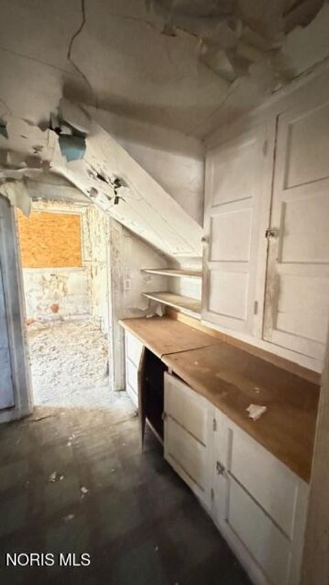 Tiny photo for 923 W Woodruff Avenue, Toledo, OH 43606 (MLS # 10004844)