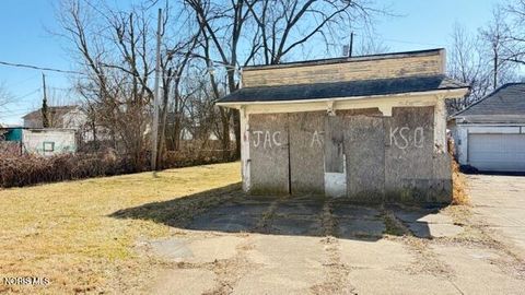 Tiny photo for 923 W Woodruff Avenue, Toledo, OH 43606 (MLS # 10004844)