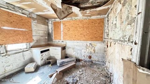 Tiny photo for 923 W Woodruff Avenue, Toledo, OH 43606 (MLS # 10004844)