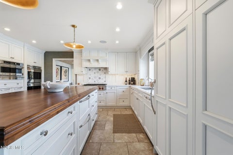 Tiny photo for 2078 Driftwood Lane, Oregon, OH 43616 (MLS # 10013628)