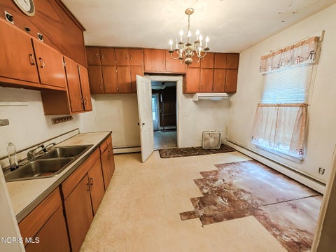 Tiny photo for 799 S Wood Street, Fostoria, OH 44830 (MLS # 10014123)