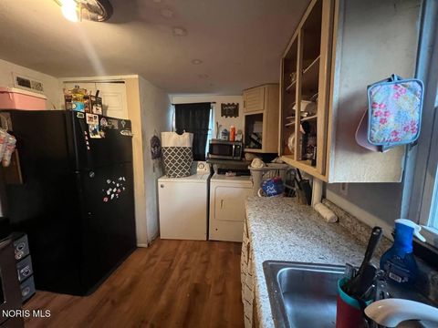 Tiny photo for 160 Dearborn Avenue, Toledo, OH 43605 (MLS # 10004424)