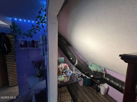 Tiny photo for 160 Dearborn Avenue, Toledo, OH 43605 (MLS # 10004424)