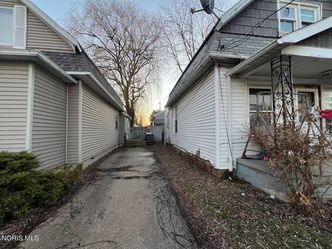 Tiny photo for 160 Dearborn Avenue, Toledo, OH 43605 (MLS # 10004424)