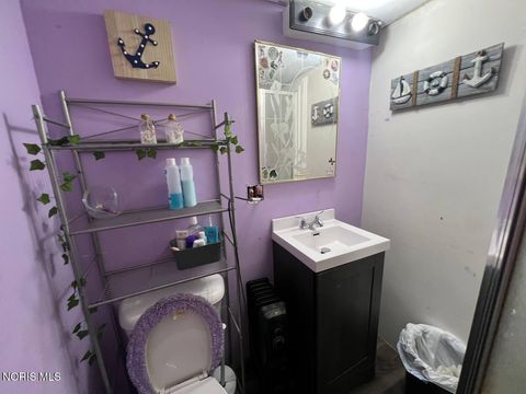 Tiny photo for 160 Dearborn Avenue, Toledo, OH 43605 (MLS # 10004424)