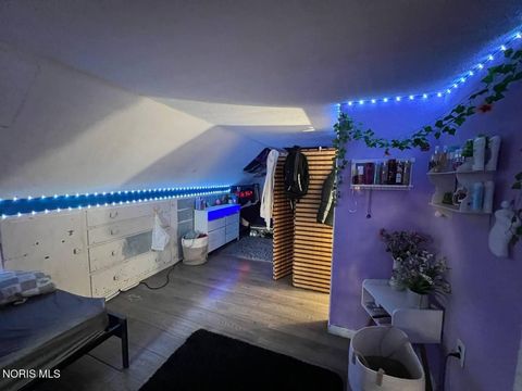 Tiny photo for 160 Dearborn Avenue, Toledo, OH 43605 (MLS # 10004424)