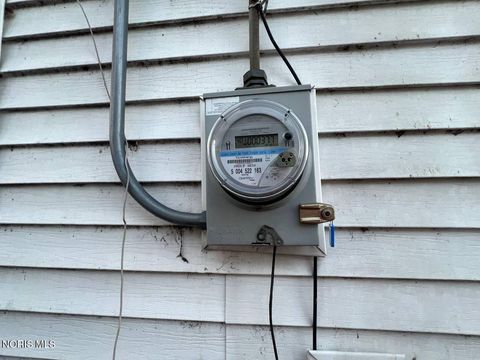 Tiny photo for 160 Dearborn Avenue, Toledo, OH 43605 (MLS # 10004424)