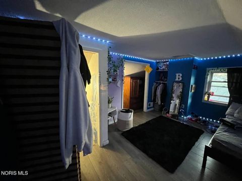 Tiny photo for 160 Dearborn Avenue, Toledo, OH 43605 (MLS # 10004424)