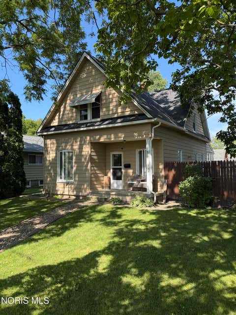 Photo of 323 S Main Street, Walbridge, OH 43465 (MLS # 10011051)