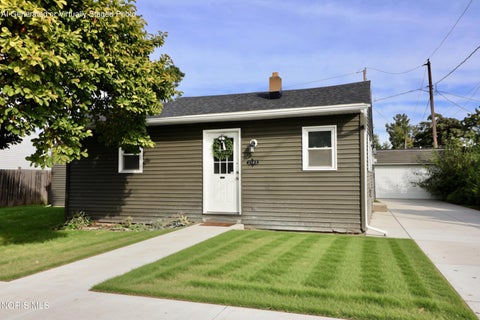 Tiny photo for 2163 Hoops Drive, Toledo, OH 43611 (MLS # 10014835)