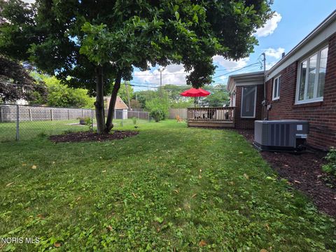 Tiny photo for 2063 Wilshire Avenue, Toledo, OH 43614 (MLS # 10009512)