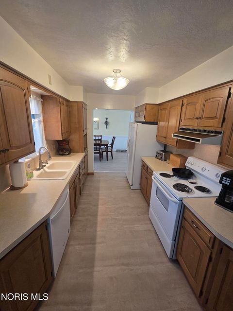 Tiny photo for 2063 Wilshire Avenue, Toledo, OH 43614 (MLS # 10009512)