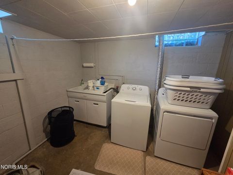 Tiny photo for 2063 Wilshire Avenue, Toledo, OH 43614 (MLS # 10009512)