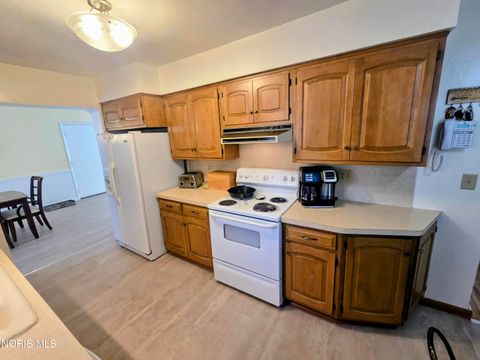 Tiny photo for 2063 Wilshire Avenue, Toledo, OH 43614 (MLS # 10009512)