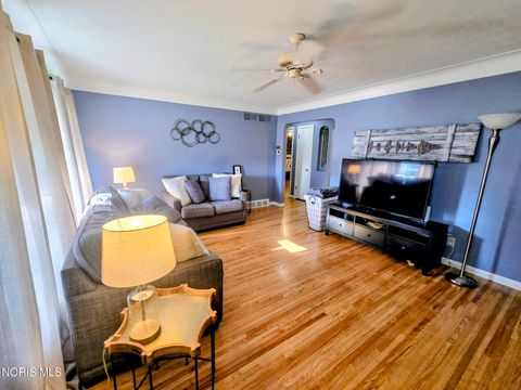 Tiny photo for 2063 Wilshire Avenue, Toledo, OH 43614 (MLS # 10009512)