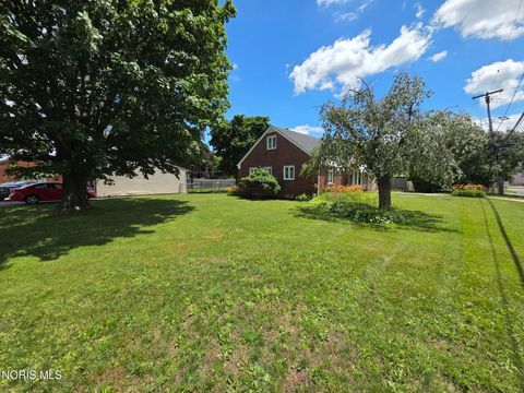 Tiny photo for 2063 Wilshire Avenue, Toledo, OH 43614 (MLS # 10009512)