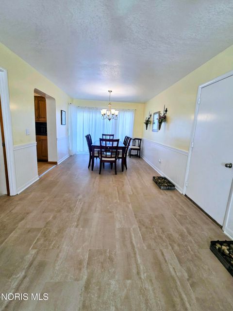 Tiny photo for 2063 Wilshire Avenue, Toledo, OH 43614 (MLS # 10009512)