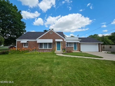 Photo of 2063 Wilshire Avenue, Toledo, OH 43614 (MLS # 10009512)