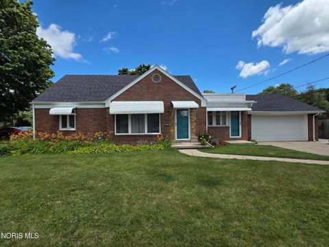 Homes For Sale - 2063 Wilshire Avenue<br/> Toledo, OH 43614