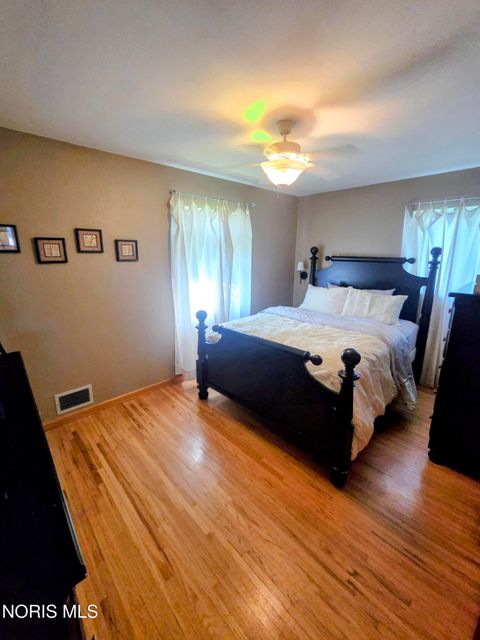 Tiny photo for 2063 Wilshire Avenue, Toledo, OH 43614 (MLS # 10009512)