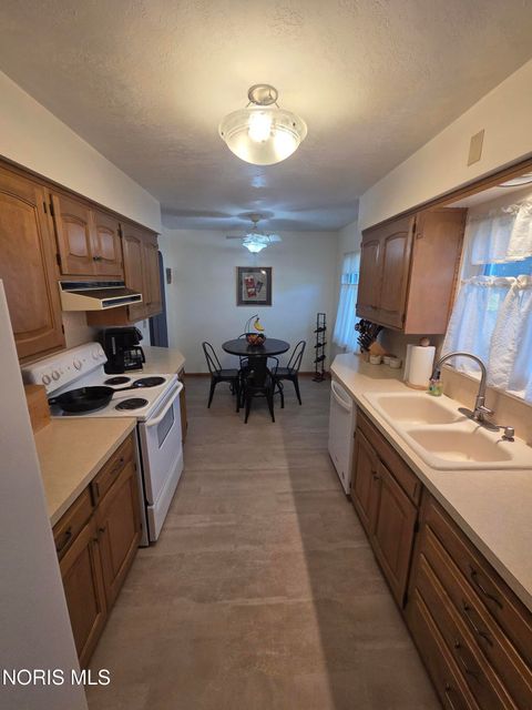 Tiny photo for 2063 Wilshire Avenue, Toledo, OH 43614 (MLS # 10009512)
