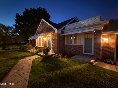 Tiny photo for 2063 Wilshire Avenue, Toledo, OH 43614 (MLS # 10009512)