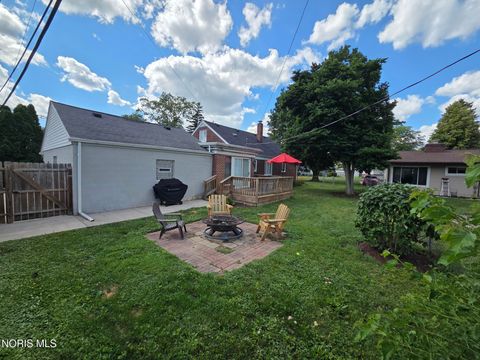 Tiny photo for 2063 Wilshire Avenue, Toledo, OH 43614 (MLS # 10009512)