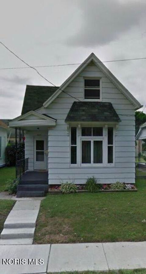 Photo of 905 Walbridge Avenue, Toledo, OH 43609 (MLS # 10005184)