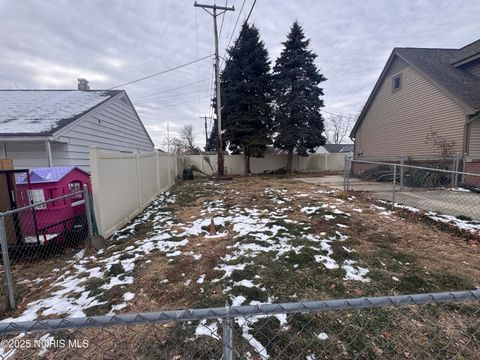 Tiny photo for 1703 Glenross Boulevard, Oregon, OH 43616 (MLS # 10002346)