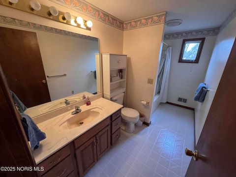 Tiny photo for 1703 Glenross Boulevard, Oregon, OH 43616 (MLS # 10002346)