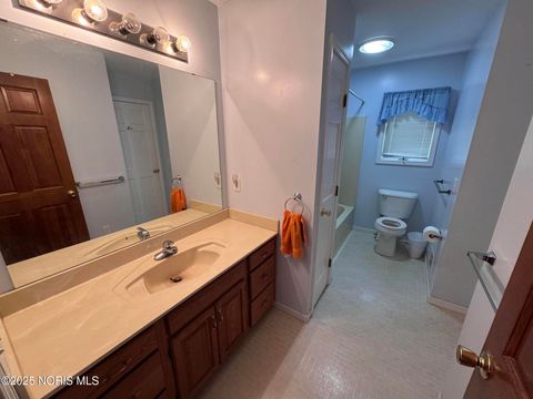 Tiny photo for 1703 Glenross Boulevard, Oregon, OH 43616 (MLS # 10002346)