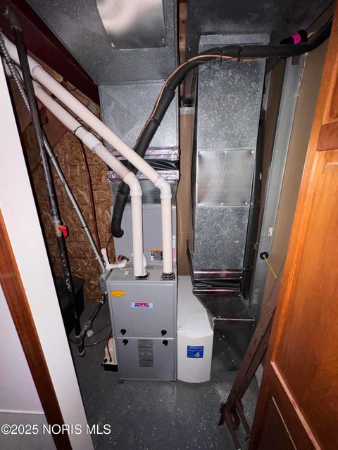 Tiny photo for 1703 Glenross Boulevard, Oregon, OH 43616 (MLS # 10002346)