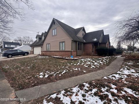 Tiny photo for 1703 Glenross Boulevard, Oregon, OH 43616 (MLS # 10002346)