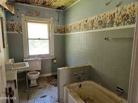 Tiny photo for 428 Saint Louis Street, Toledo, OH 43605 (MLS # 10012422)