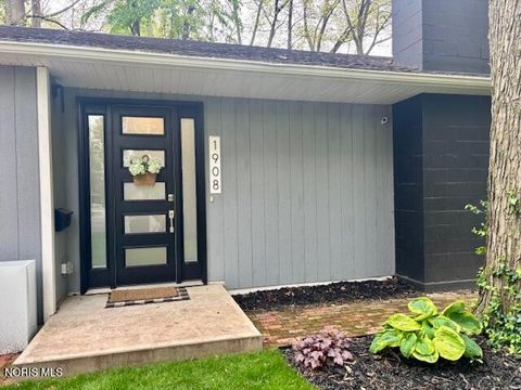 Tiny photo for 1908 Windsor Place, Findlay, OH 45840 (MLS # 10007447)