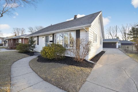 Tiny photo for 507 S Goodyear Street, Oregon, OH 43616 (MLS # 10004507)