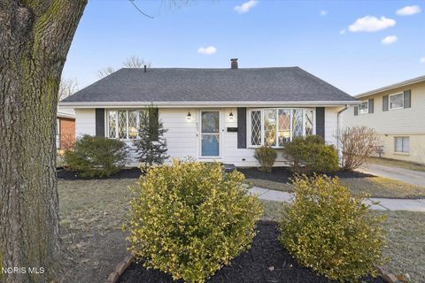 Tiny photo for 507 S Goodyear Street, Oregon, OH 43616 (MLS # 10004507)