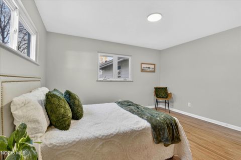 Tiny photo for 507 S Goodyear Street, Oregon, OH 43616 (MLS # 10004507)