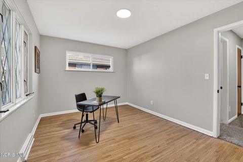 Tiny photo for 507 S Goodyear Street, Oregon, OH 43616 (MLS # 10004507)